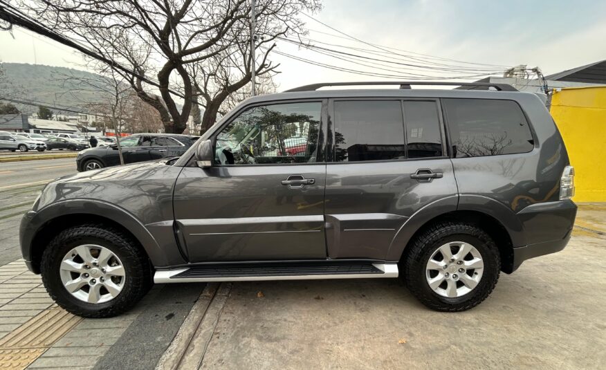 MITSUBISHI MONTERO 4X4 AT