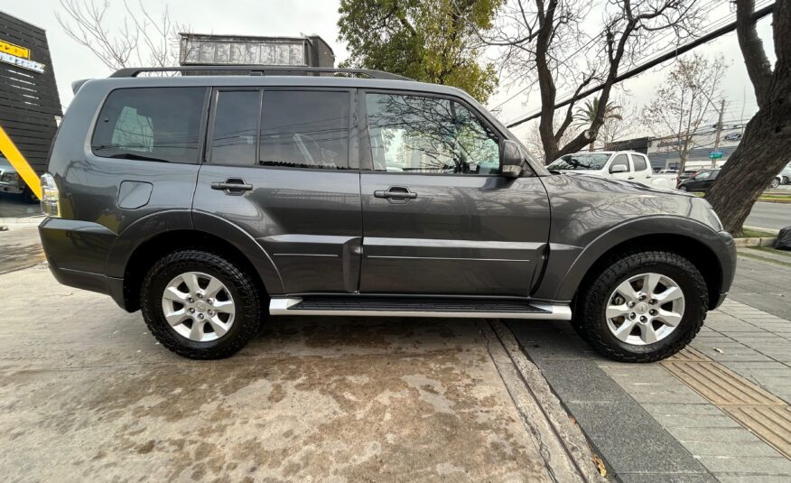 MITSUBISHI MONTERO 4X4 AT